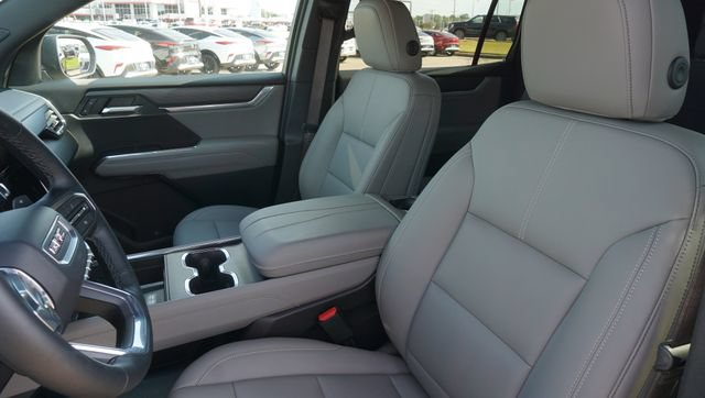 Certified 2026 GMC Acadia Elevation w/ Elevation Premium Package FWD image 11