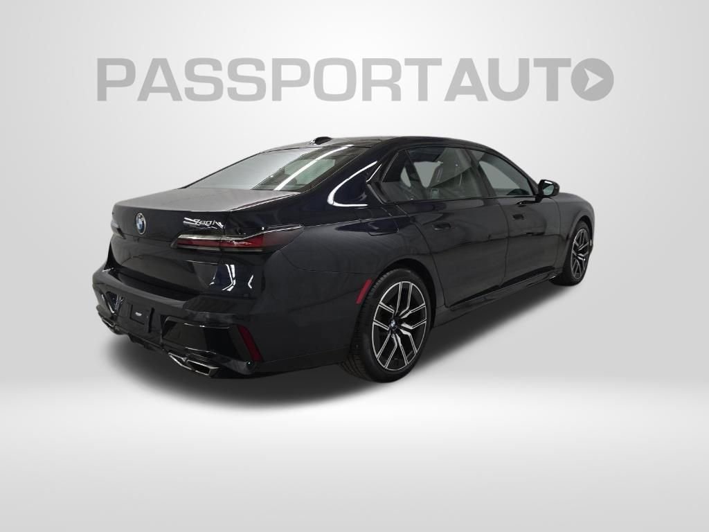 Used 2023 BMW 760i xDrive w/ Parking Assistance Package AWD/4WD image 5