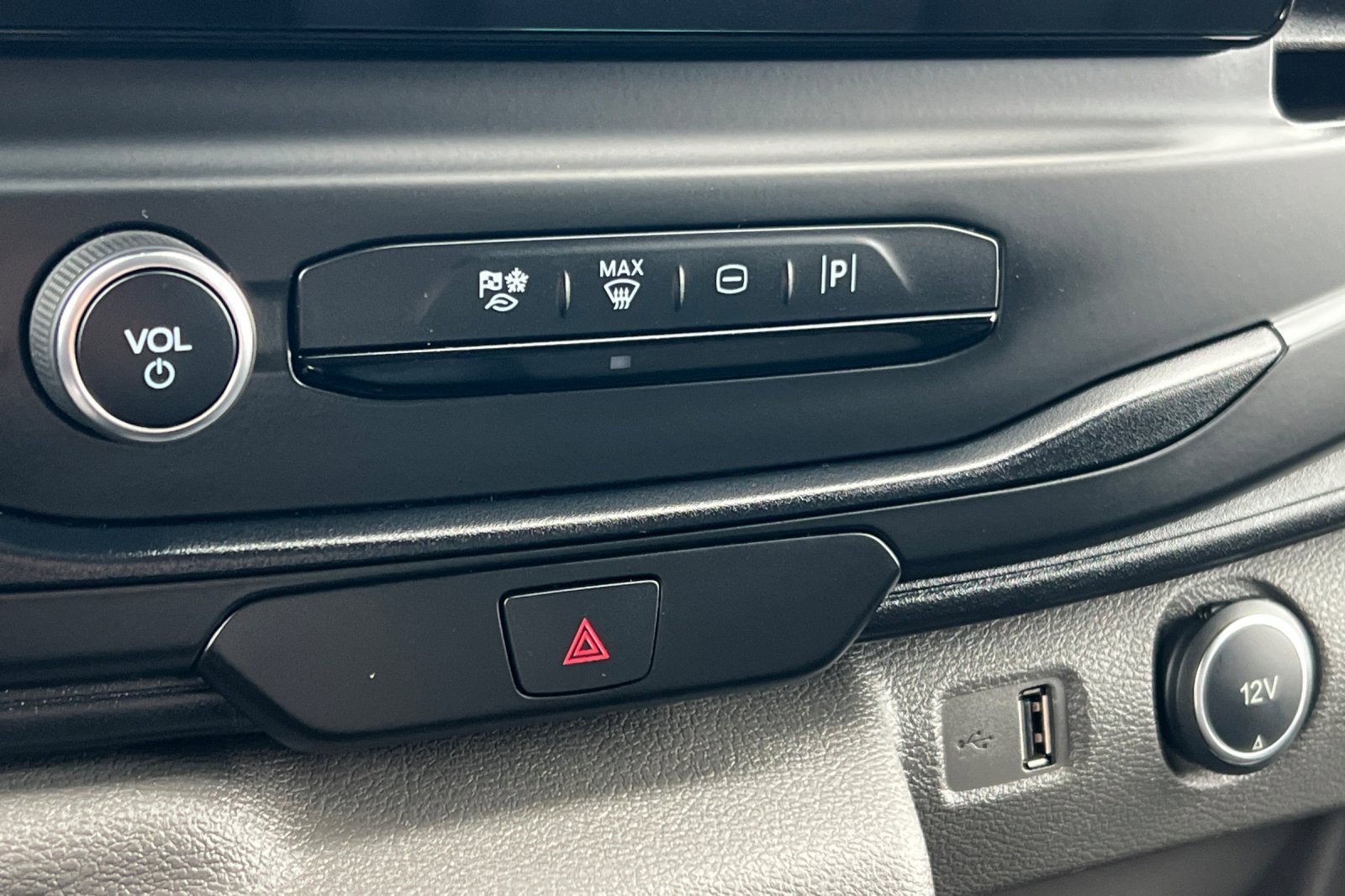 Used 2023 Ford E-Transit Medium Roof w/ Load Area Protection Package image 21