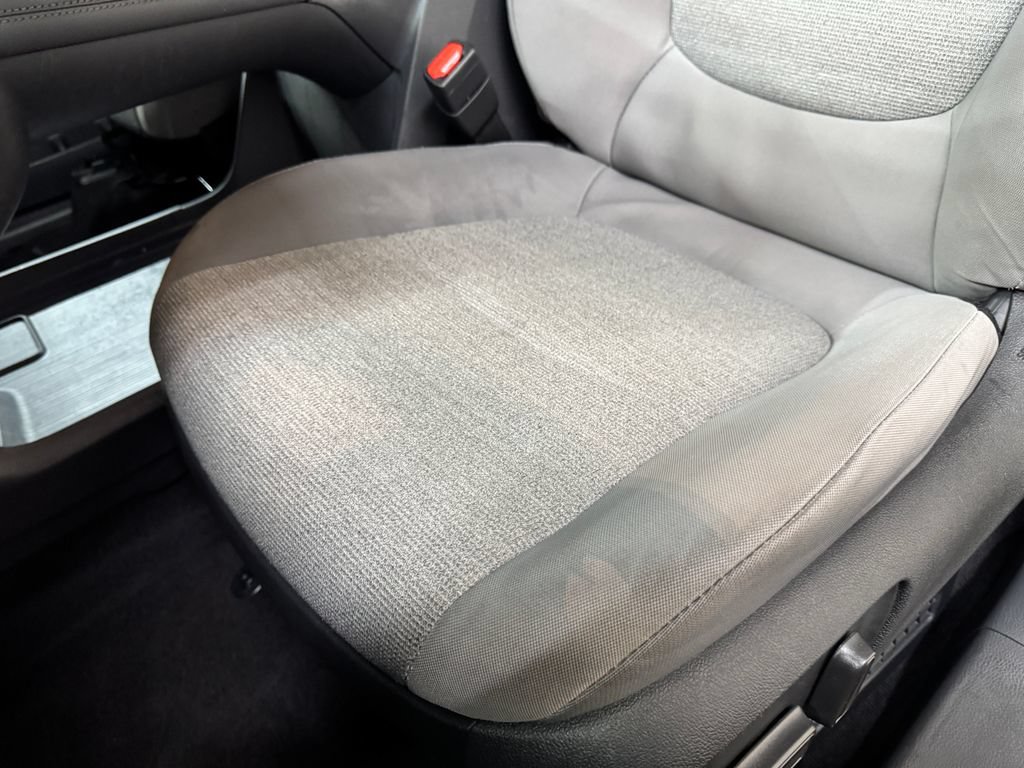 Used 2024 Toyota Sienna LE AWD/4WD image 16