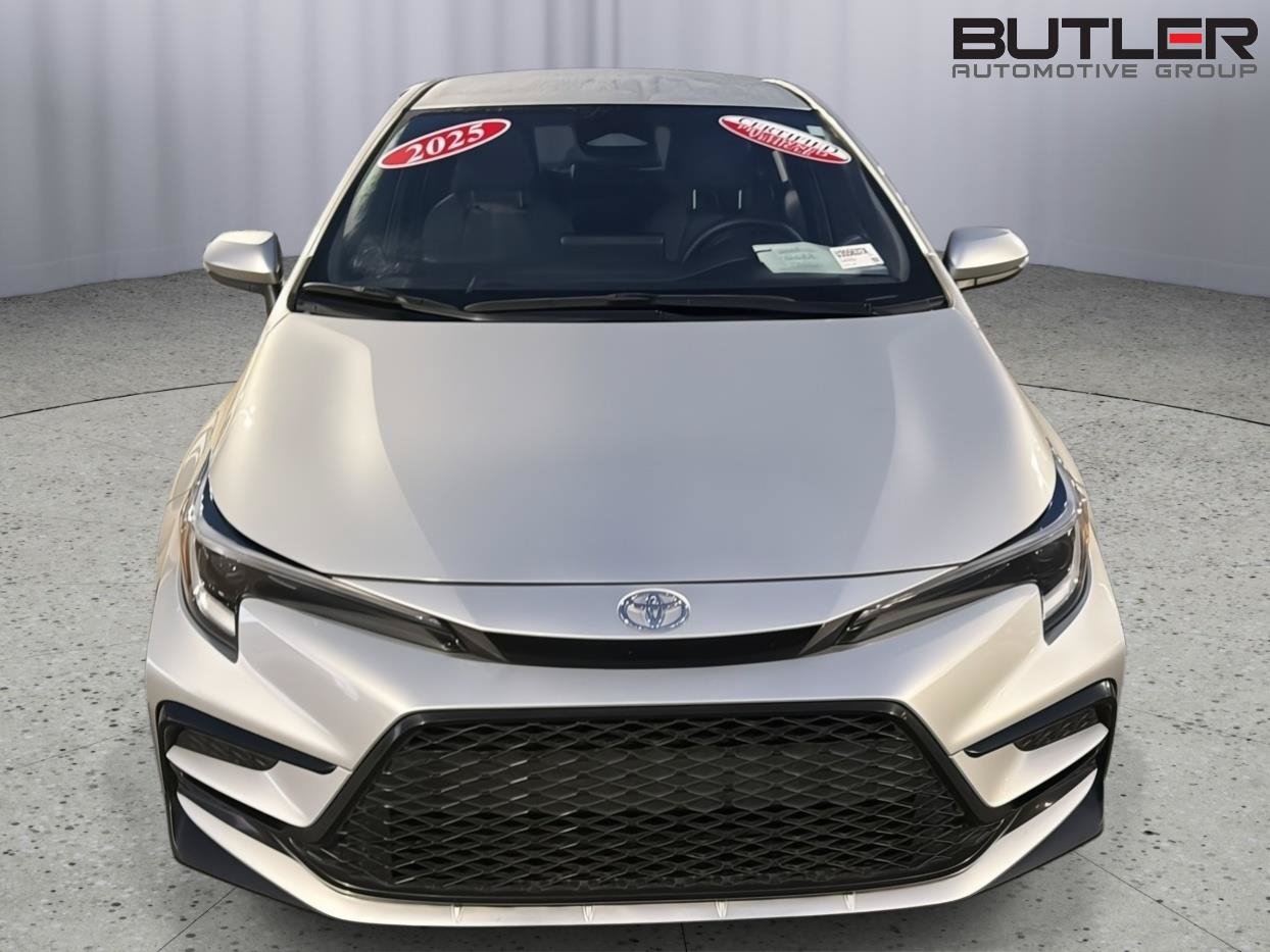 Certified 2025 Toyota Corolla SE FWD image 9
