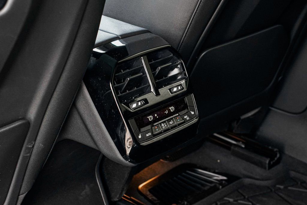 Used 2025 BMW iX xDrive50 image 17