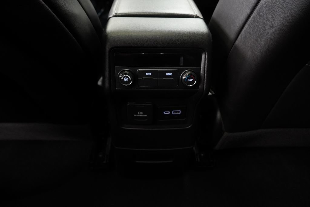 Used 2021 GMC Acadia SLT AWD/4WD image 30