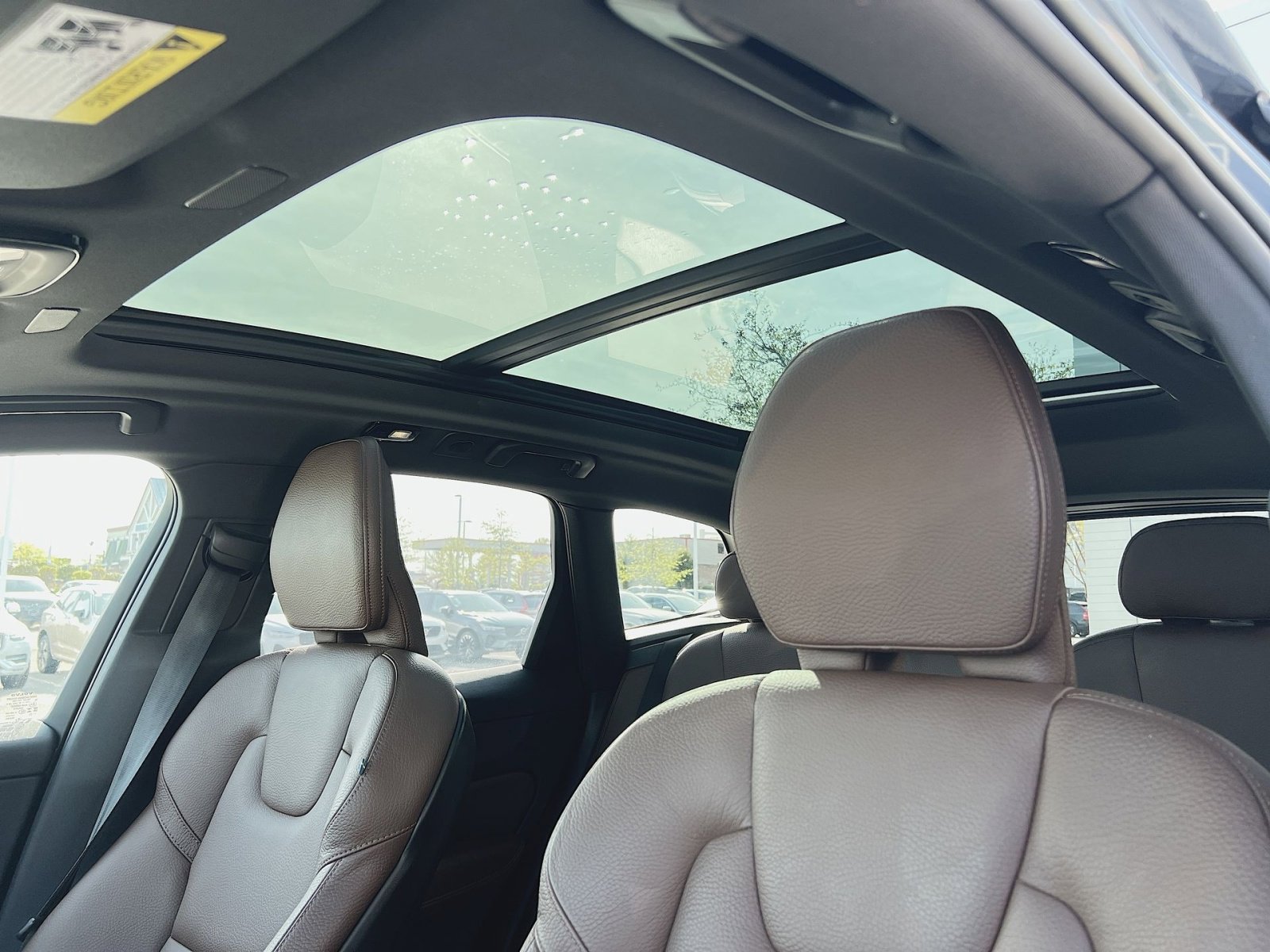 Certified 2023 Volvo XC60 B5 Plus w/ Climate Package AWD/4WD image 32