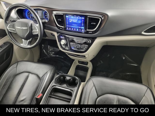 Used 2017 Chrysler Pacifica Touring-L FWD image 32