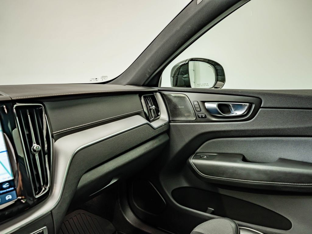 Used 2022 Volvo XC60 B5 R-Design w/ Advanced Package AWD/4WD image 29