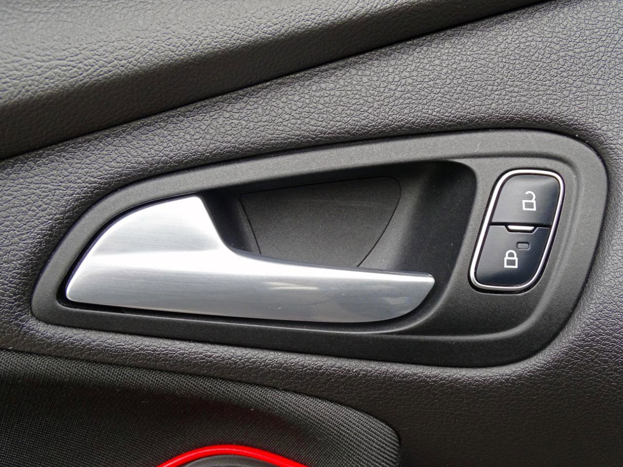 Used 2017 Ford Focus ST image 13