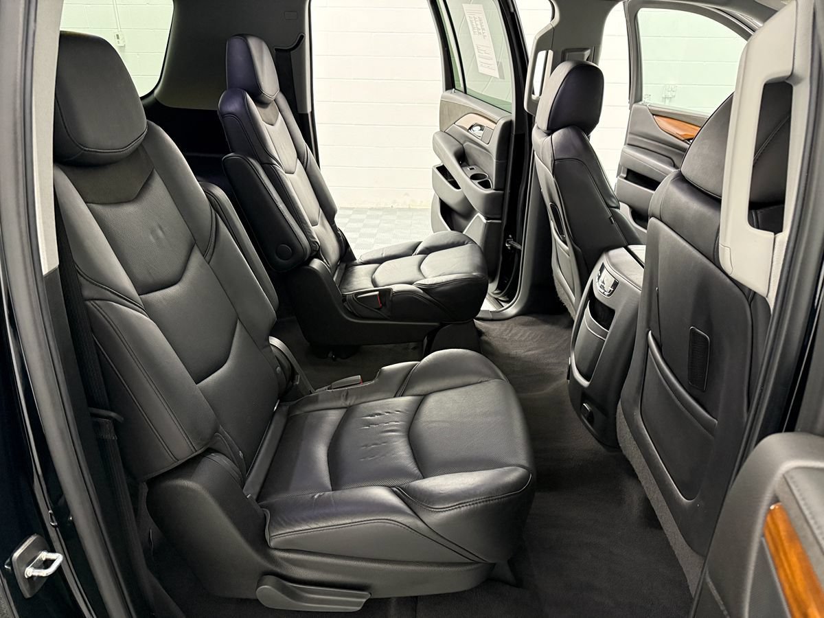 Used 2020 Cadillac Escalade ESV 4WD w/ LPO, Radiant Package image 13
