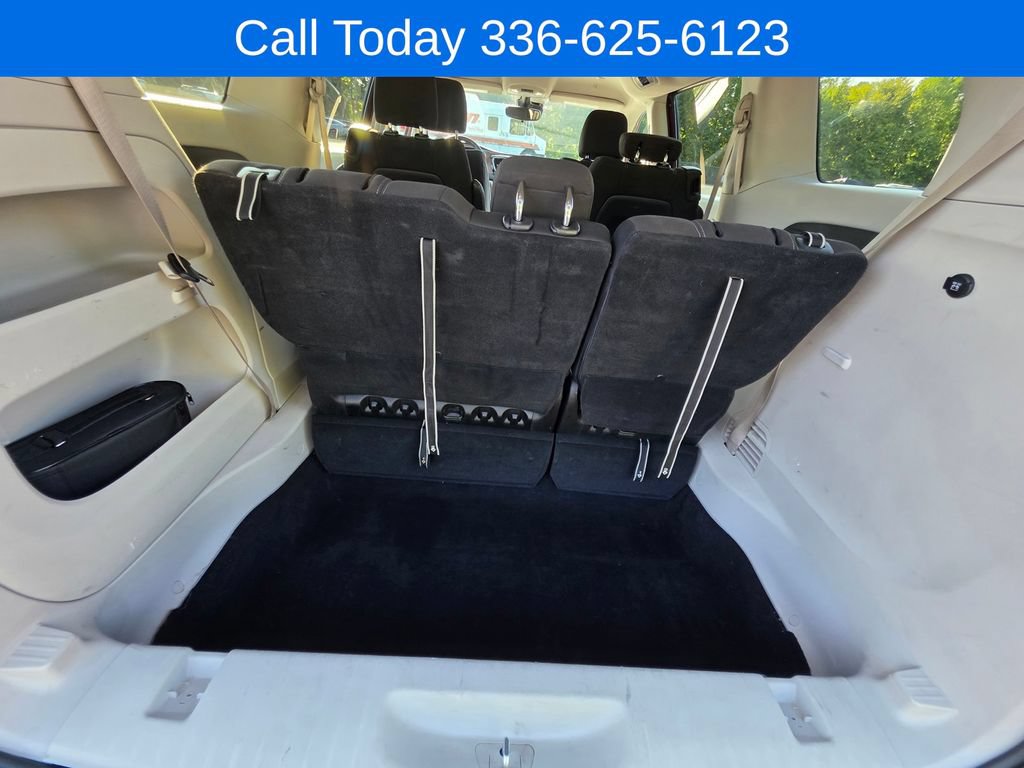 Used 2023 Chrysler Voyager LX FWD image 30