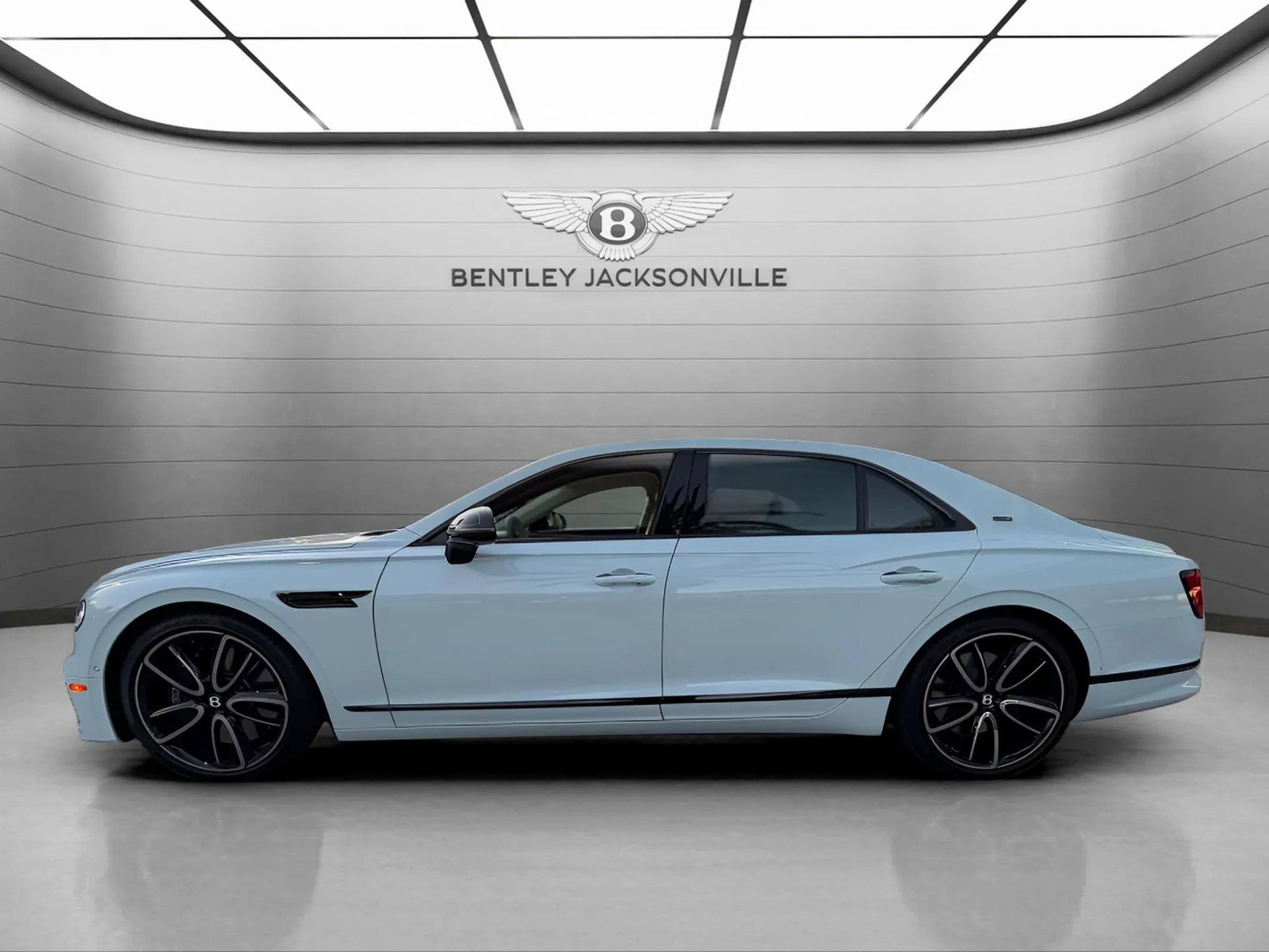 Used 2024 Bentley Flying Spur V8 image 11