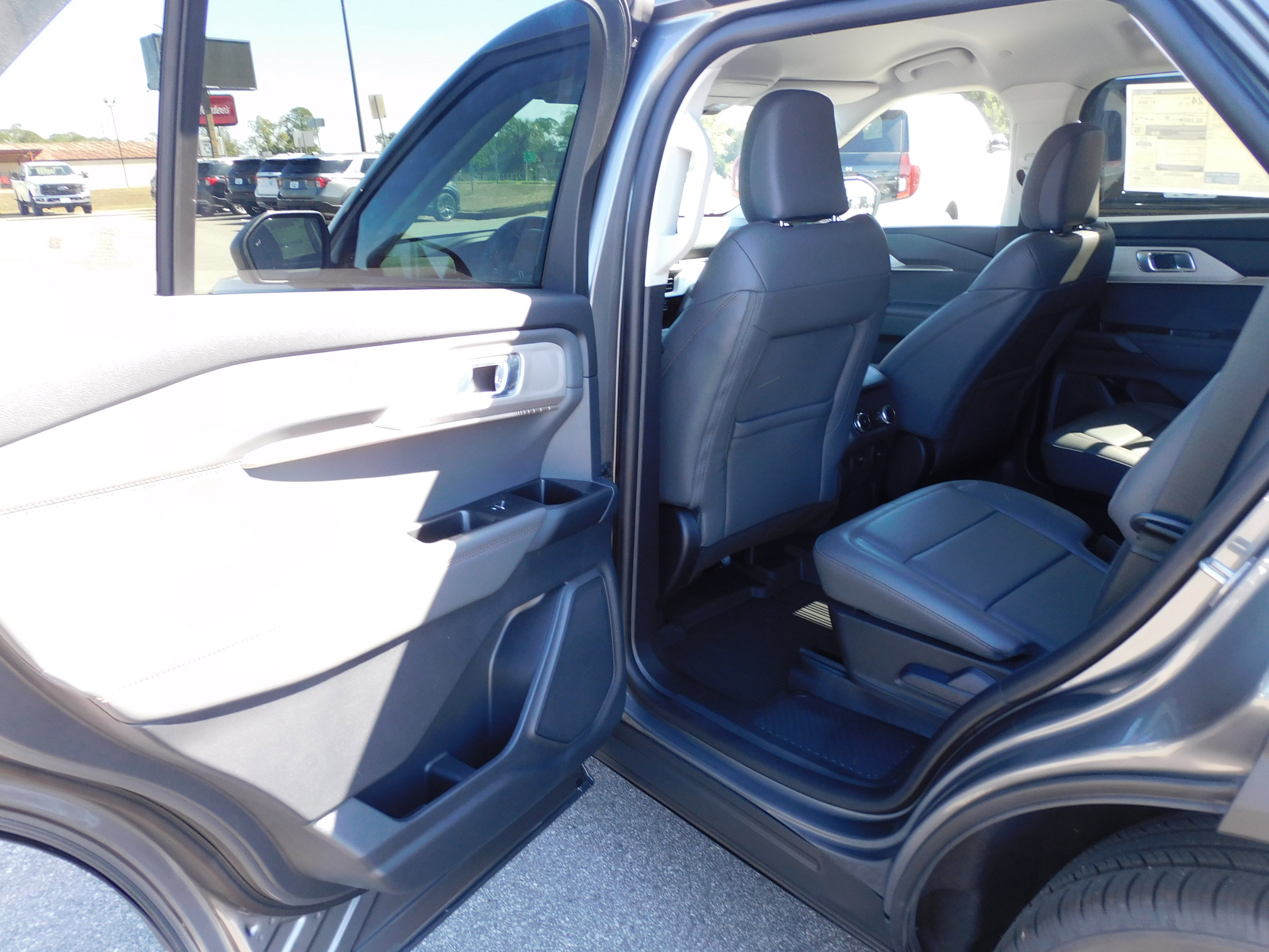 New 2025 Ford Explorer Active w/ Active Comfort Package image 13