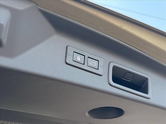 Used 2025 Subaru Forester Touring AWD/4WD image 33