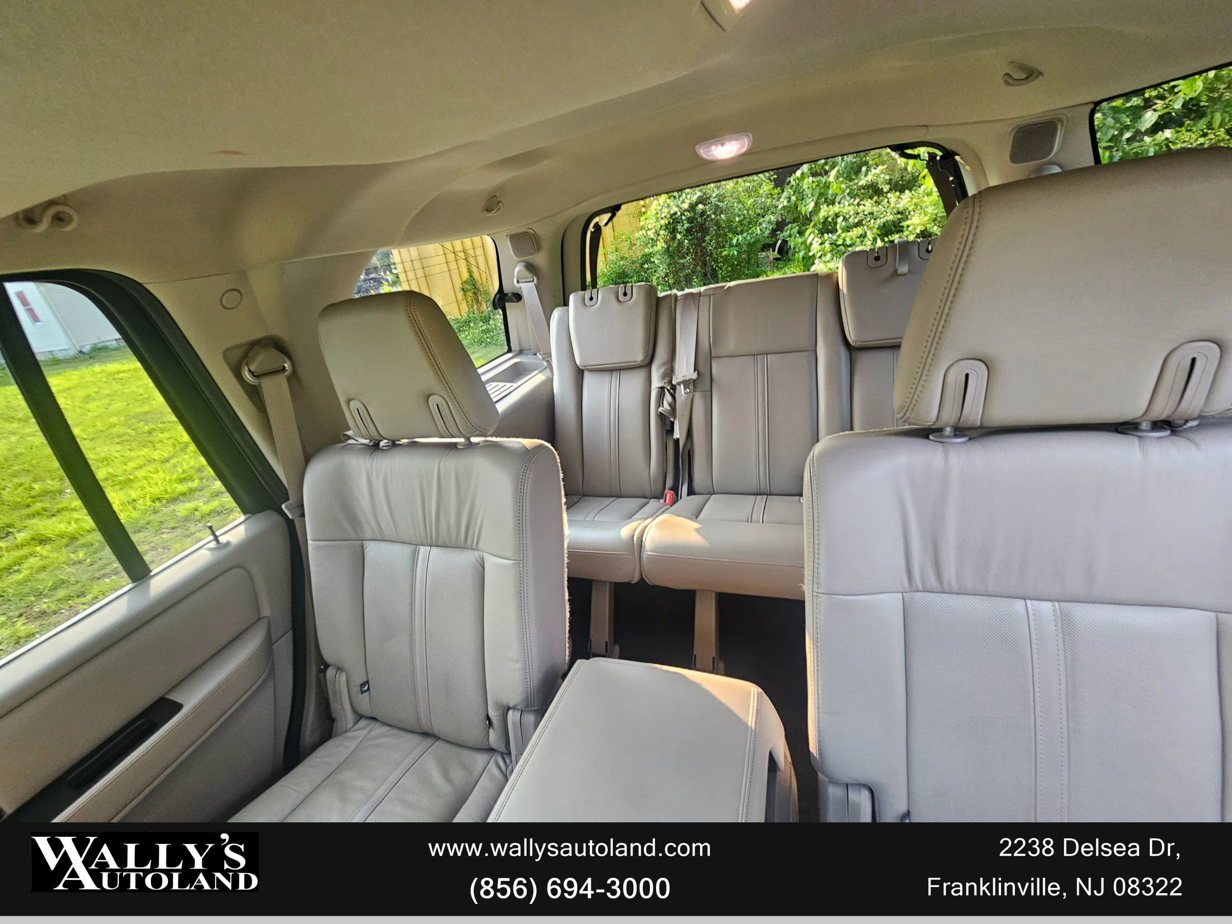 Used 2015 Lincoln Navigator 4WD image 23
