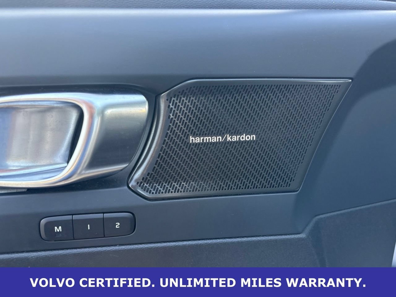 Certified 2024 Volvo XC40 B5 Plus w/ Protection Package Premier AWD/4WD image 17