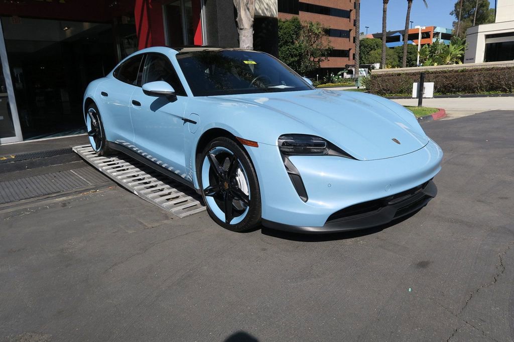 Used 2022 Porsche Taycan image 4