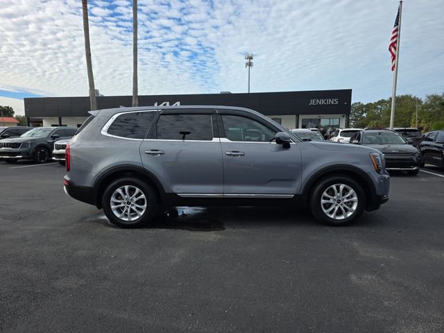 Certified 2022 Kia Telluride LX image 2