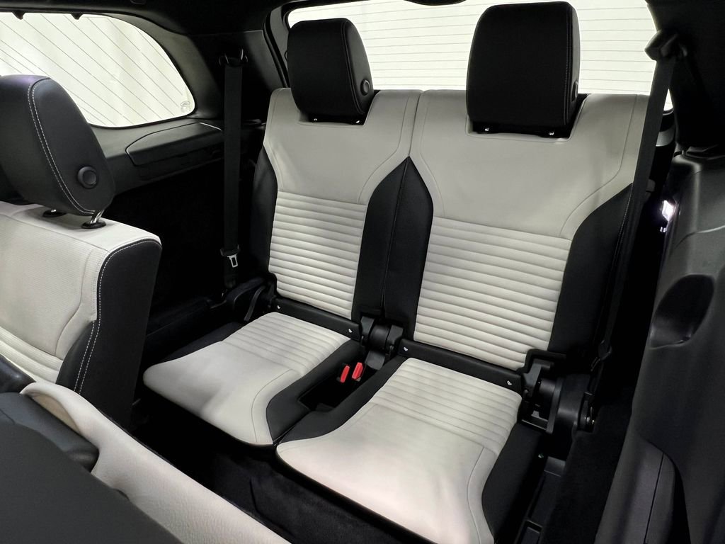 Used 2021 Land Rover Discovery S R-Dynamic image 32