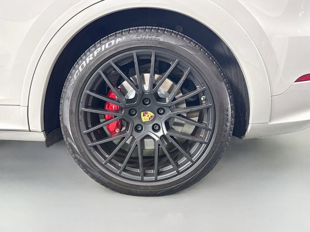 Certified 2021 Porsche Cayenne GTS AWD/4WD image 31