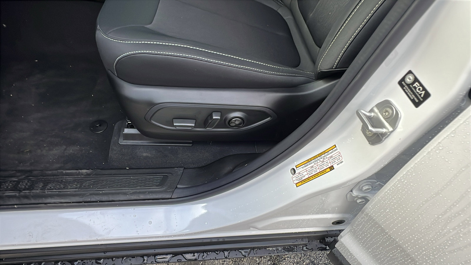 New 2025 Jeep Grand Cherokee Laredo image 17