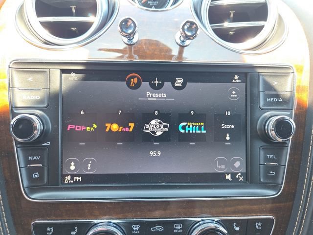 Used 2018 Bentley Bentayga Activity image 23