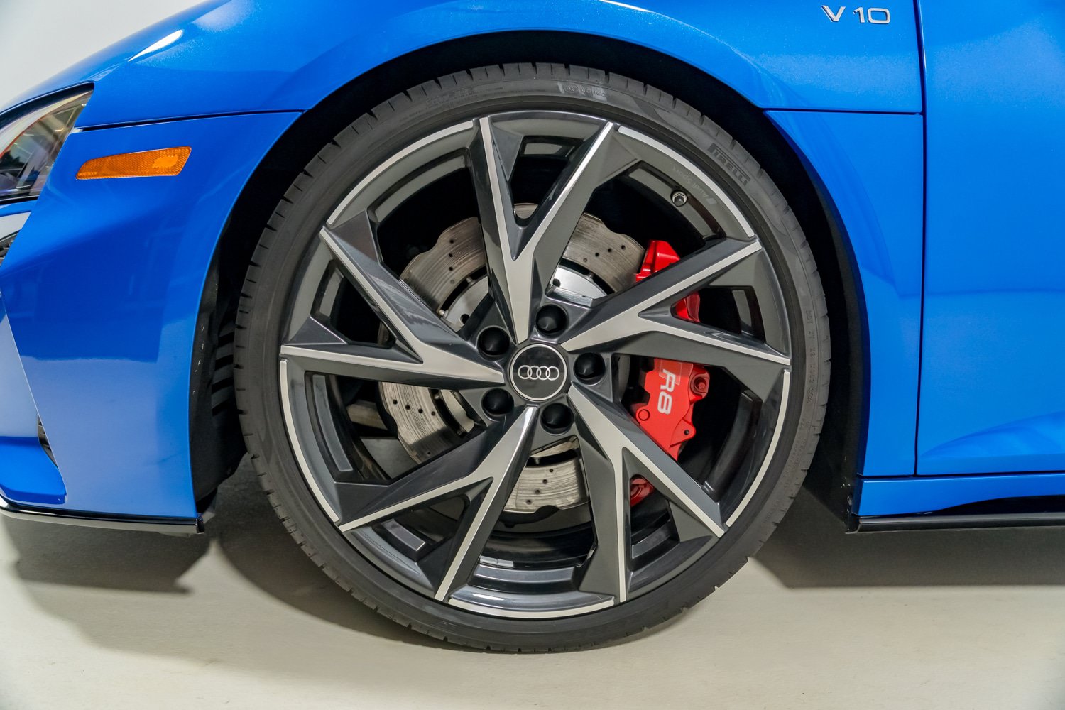 Used 2021 Audi R8 V10 w/ Premium Package RWD image 22