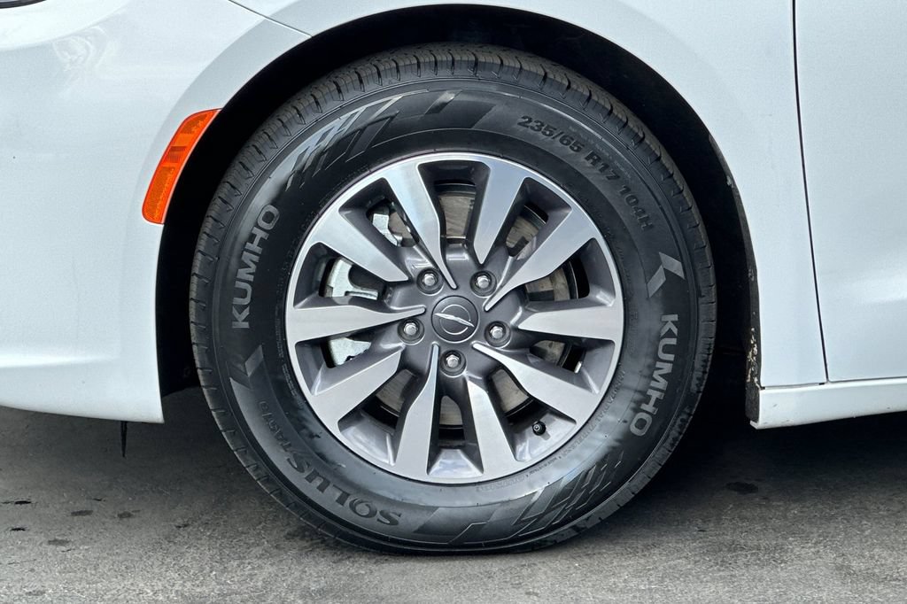 Used 2024 Chrysler Pacifica Limited FWD image 27