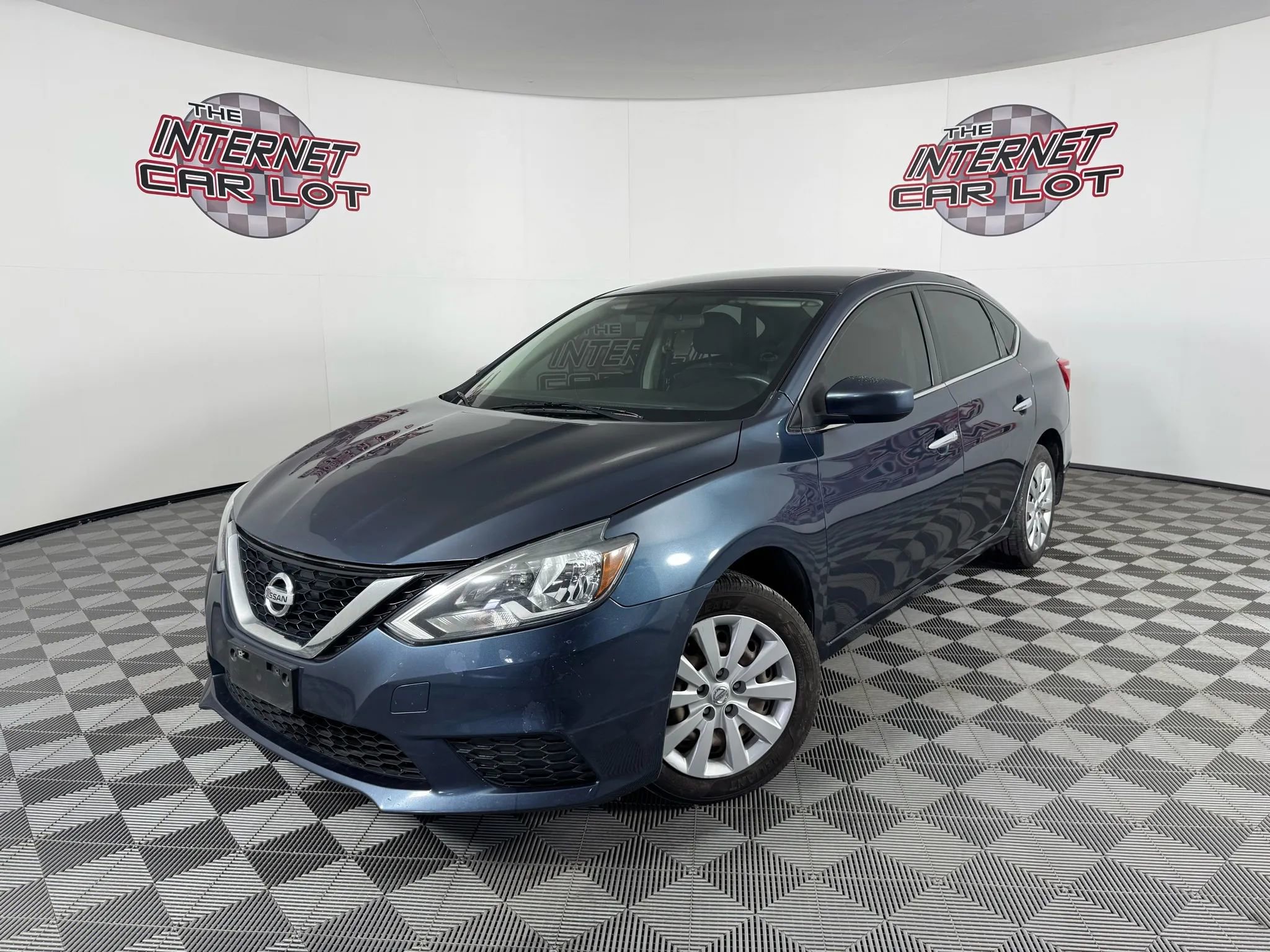 Used 2016 Nissan Sentra SV image 1