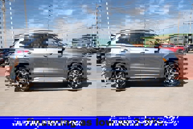 New 2025 Volkswagen Tiguan SE image 7