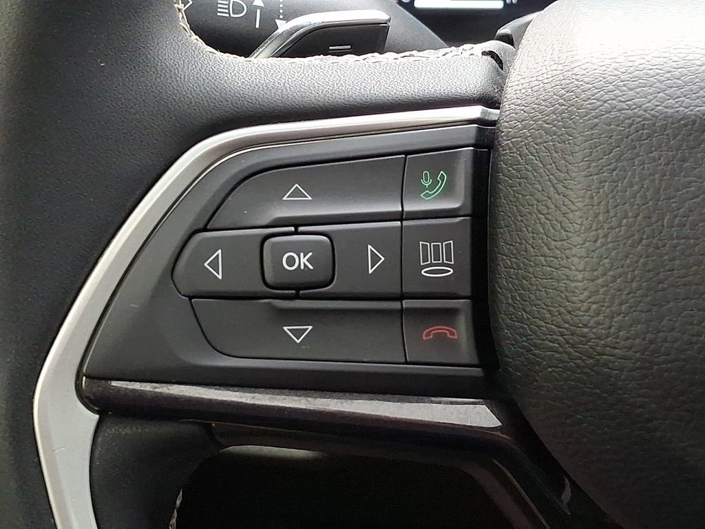 Used 2023 Jeep Grand Cherokee L Laredo AWD/4WD image 24