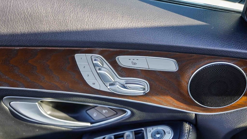 Used 2019 Mercedes-Benz C 300 Sedan image 26