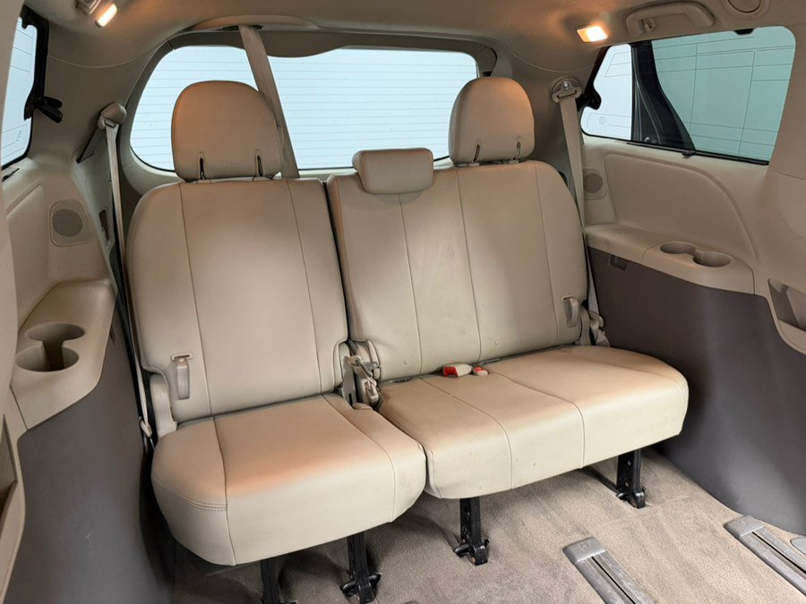 Used 2011 Toyota Sienna XLE w/ Premium Pkg AWD/4WD image 43