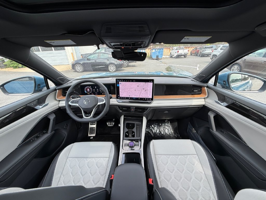 New 2026 Volkswagen Tiguan SEL R-Line AWD/4WD image 23