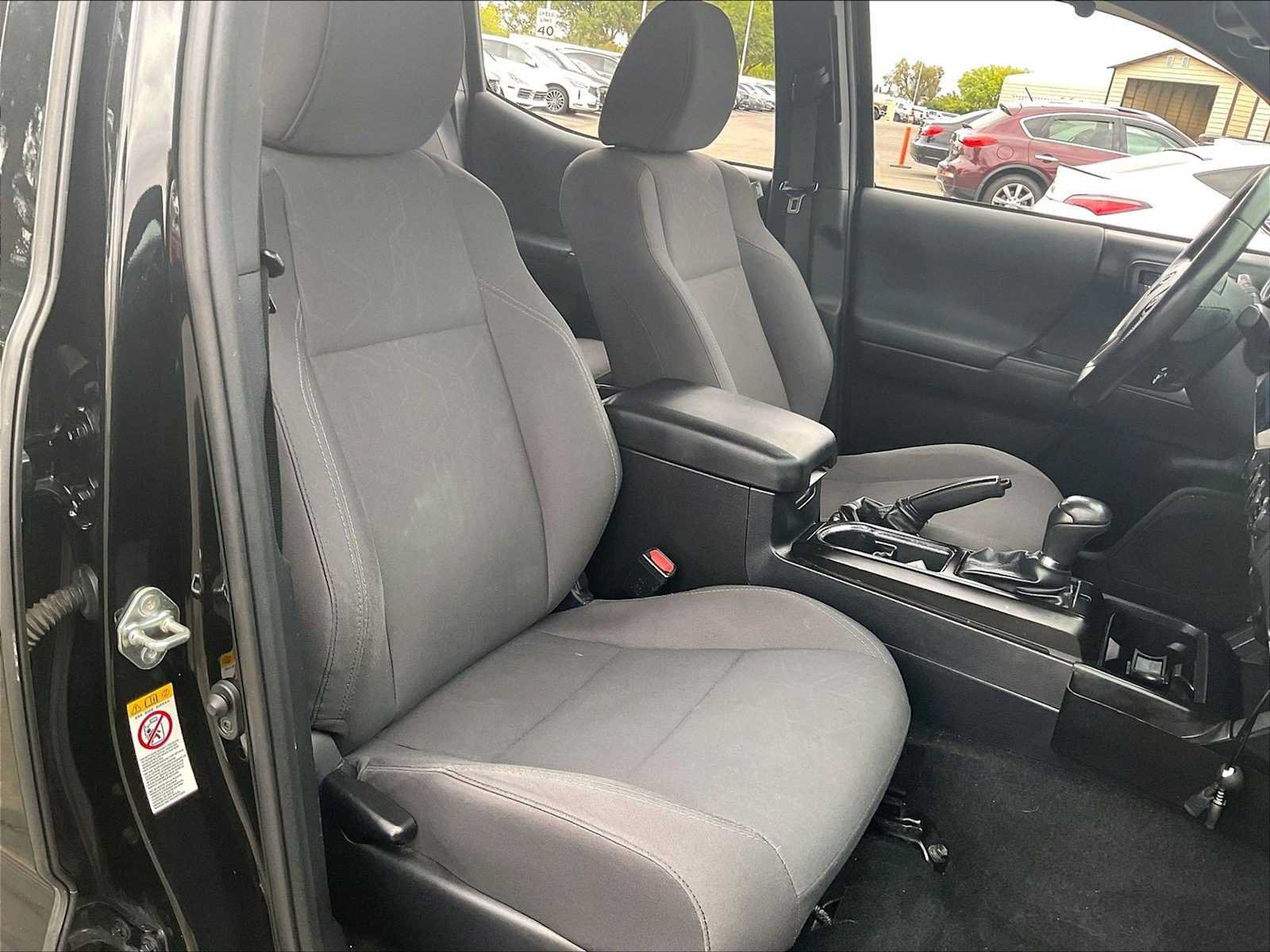 Used 2018 Toyota Tacoma TRD Off-Road w/ Technology Package AWD/4WD image 10