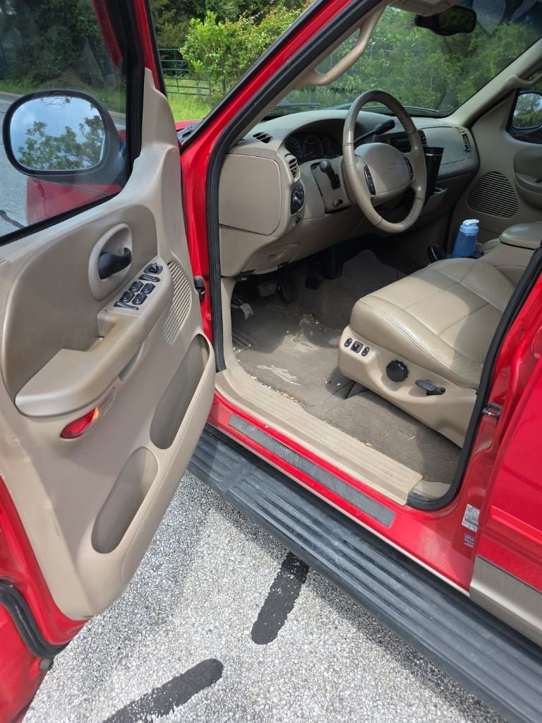 Used 2001 Ford F150 Lariat RWD image 3