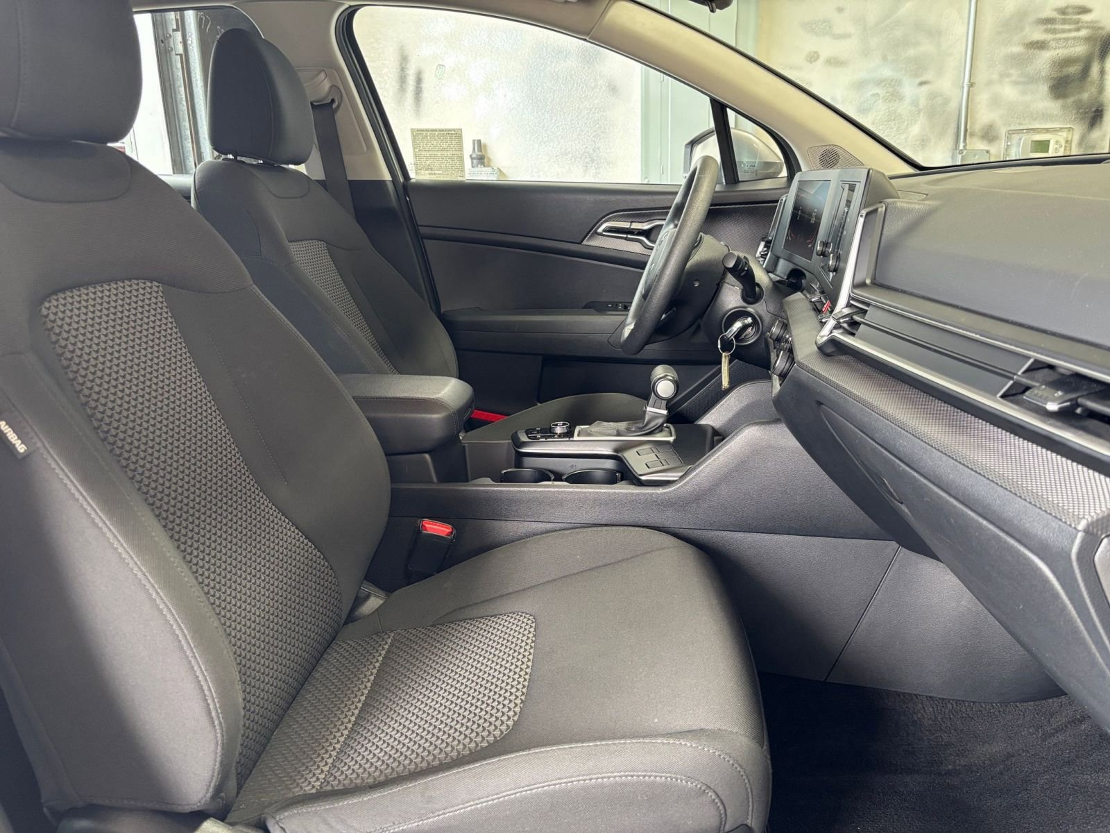 Used 2025 Kia Sportage LX FWD image 35