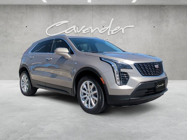 Certified 2023 Cadillac XT4 Luxury w/ Cold Weather Package image 2