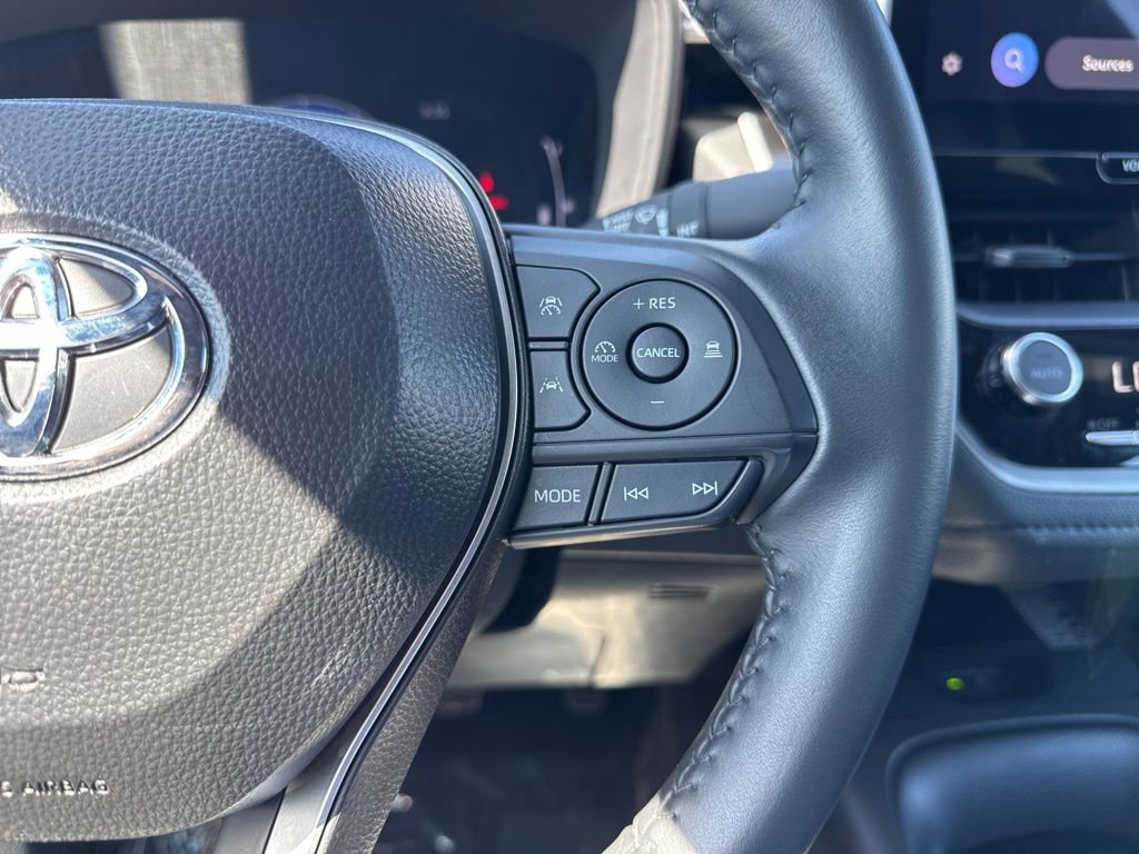 Used 2025 Toyota Corolla SE w/ SE Premium Package image 15