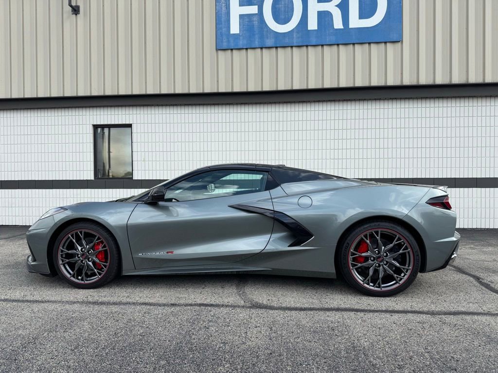 Used 2023 Chevrolet Corvette Stingray Convertible image 2