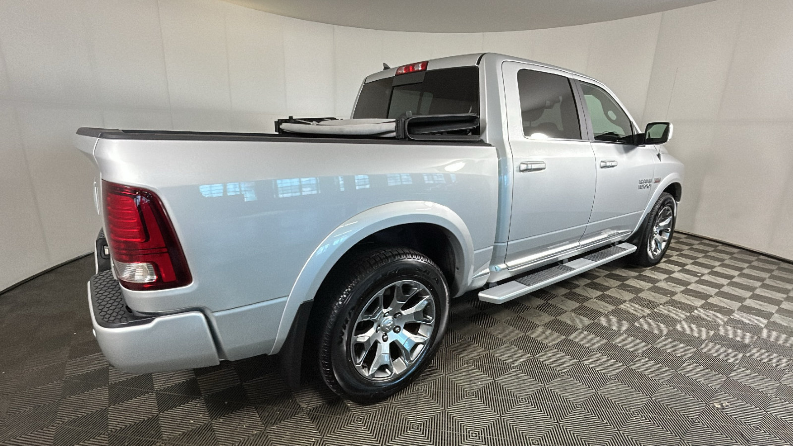 Used 2018 RAM 1500 Limited AWD/4WD image 3