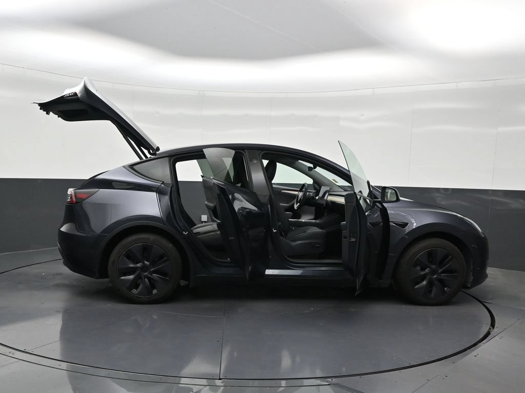 Used 2024 Tesla Model Y Long Range AWD/4WD image 31