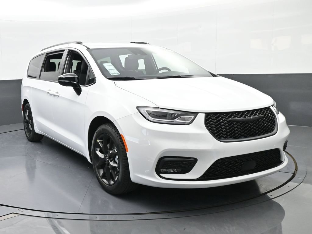 New 2026 Chrysler Pacifica Select w/ S Appearance Package image 9