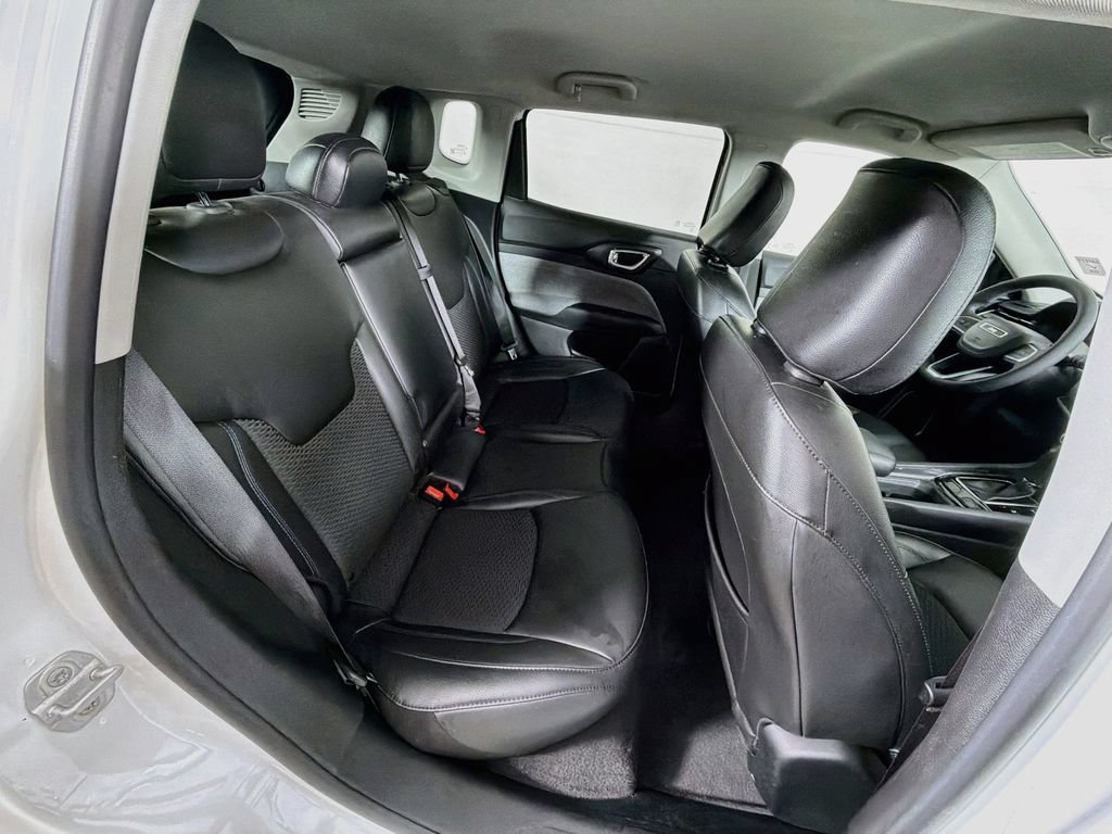 Used 2022 Jeep Compass Latitude FWD image 25