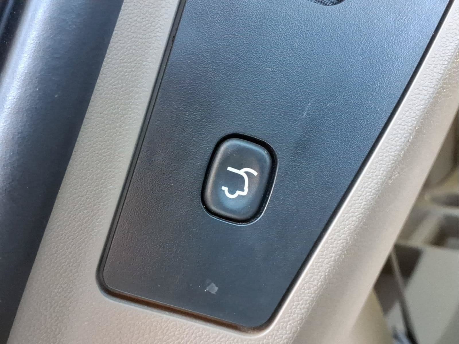 Used 2013 Chrysler Town & Country Touring-L w/ Driver Convenience Group FWD image 32