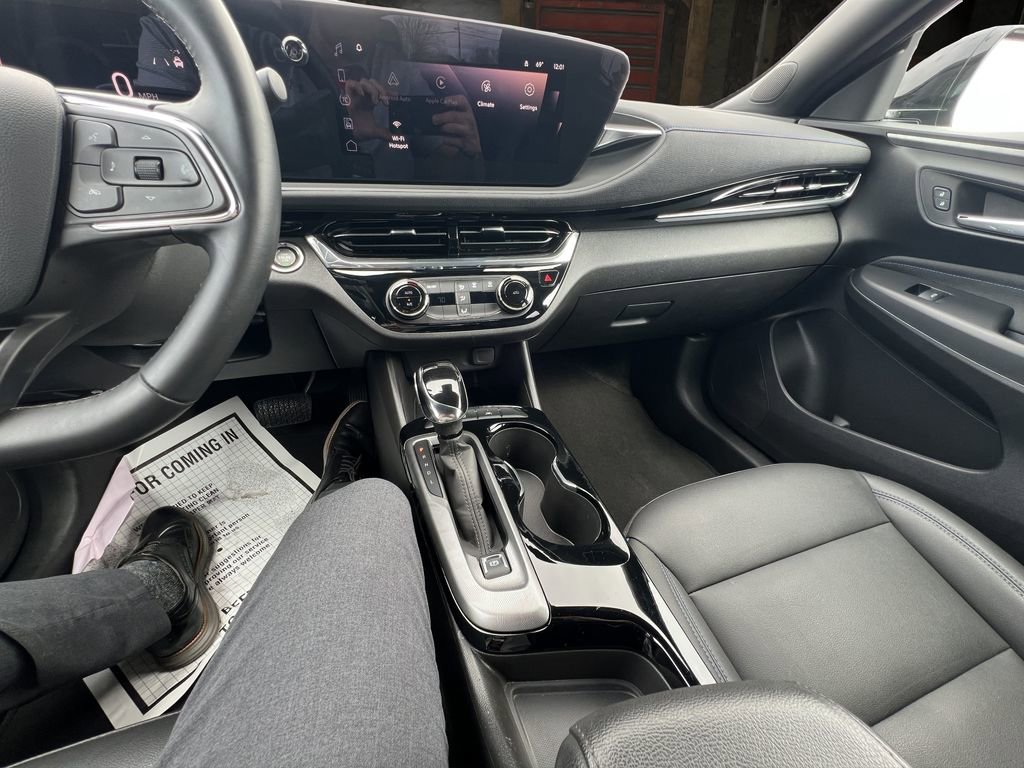 Certified 2025 Buick Envista Sport Touring image 23