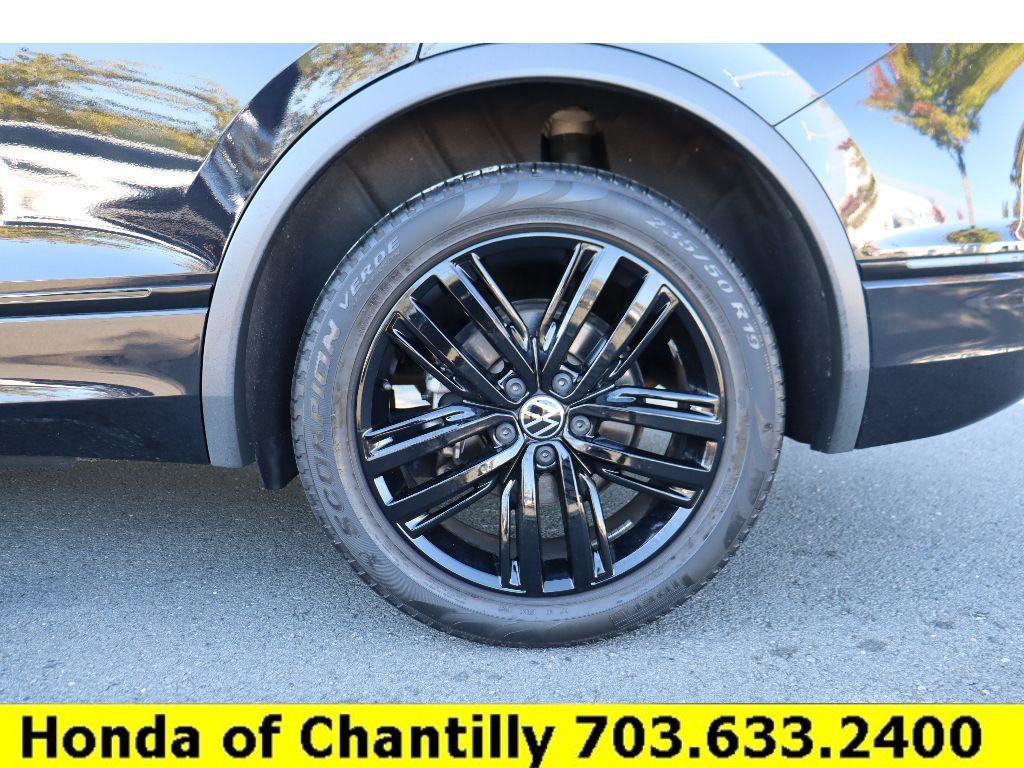 Used 2022 Volkswagen Tiguan SE R-Line image 31