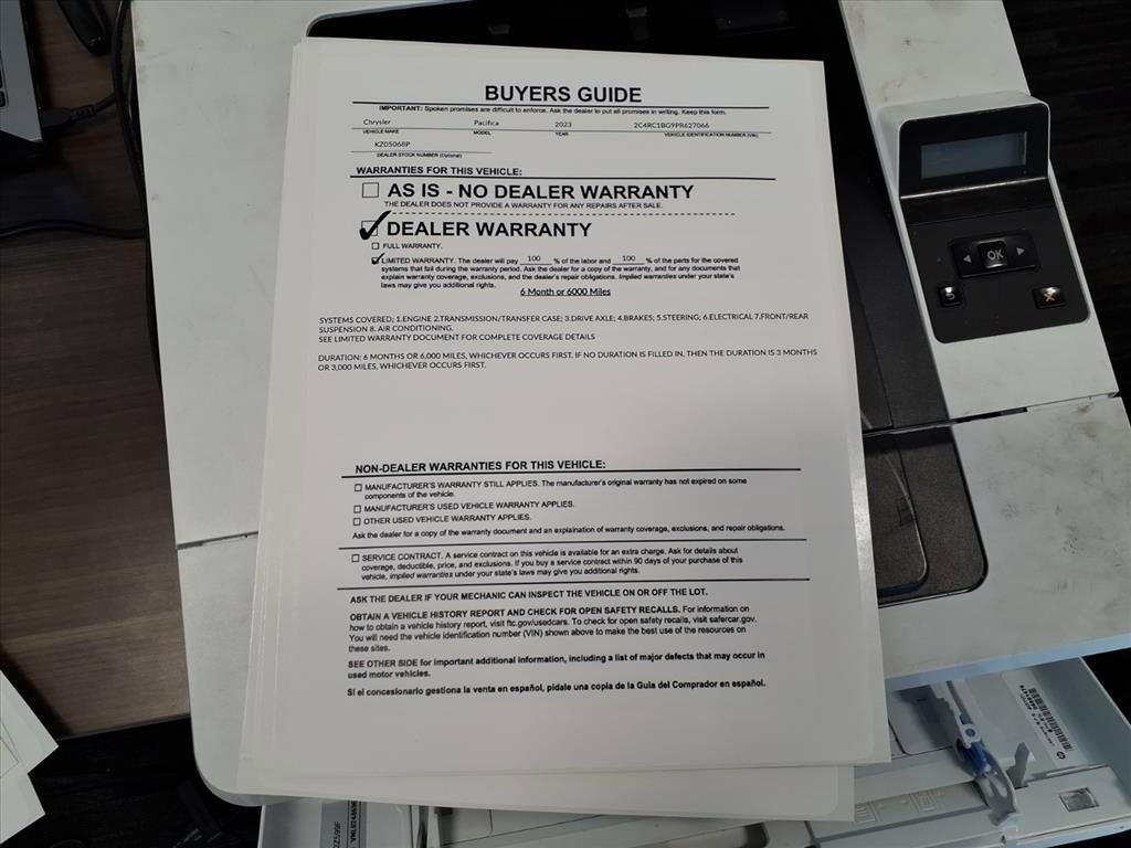 Used 2023 Chrysler Pacifica Touring-L image 29