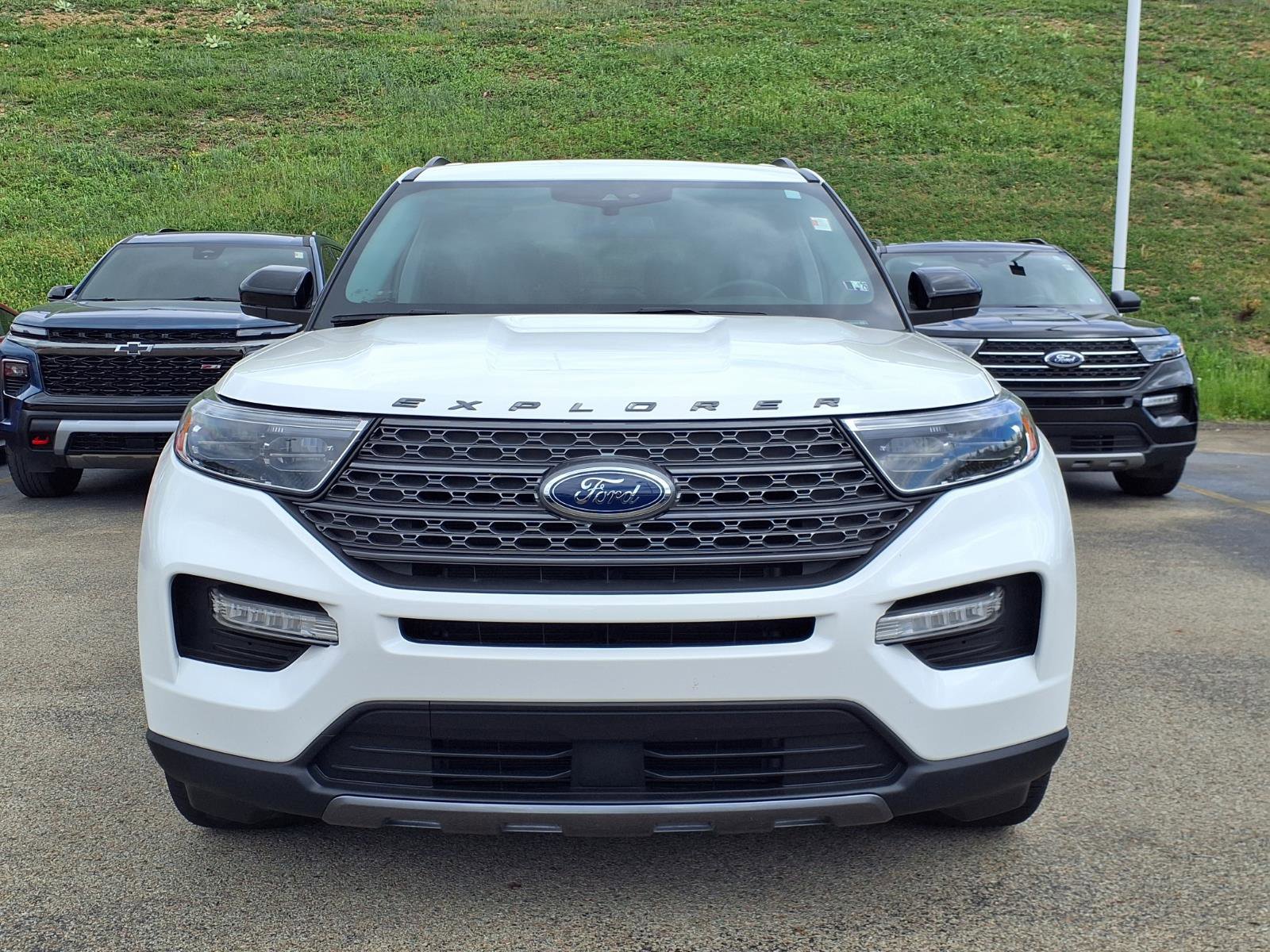 Used 2022 Ford Explorer XLT w/ Equipment Group 202A image 2