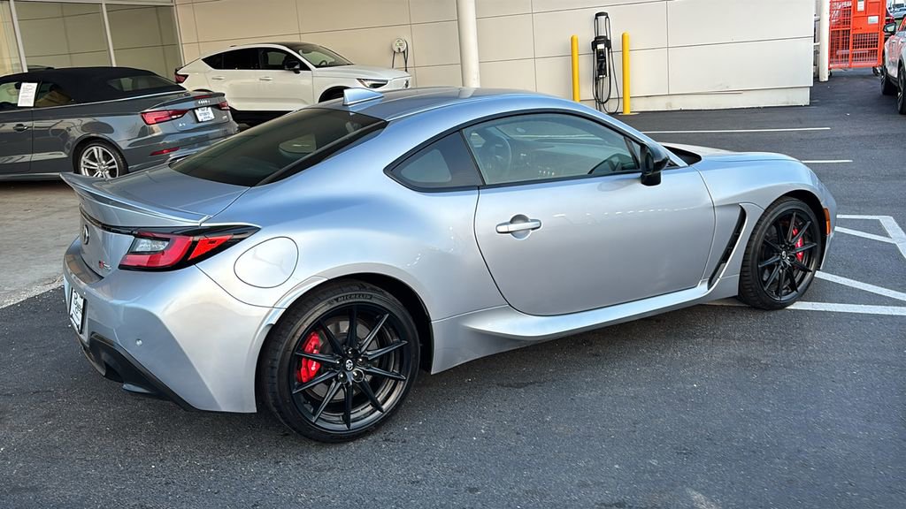 Used 2024 Toyota GR86 Premium w/ Performance Package image 30