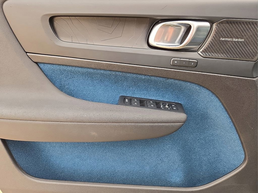 Used 2023 Volvo C40 P8 Recharge Ultimate image 23