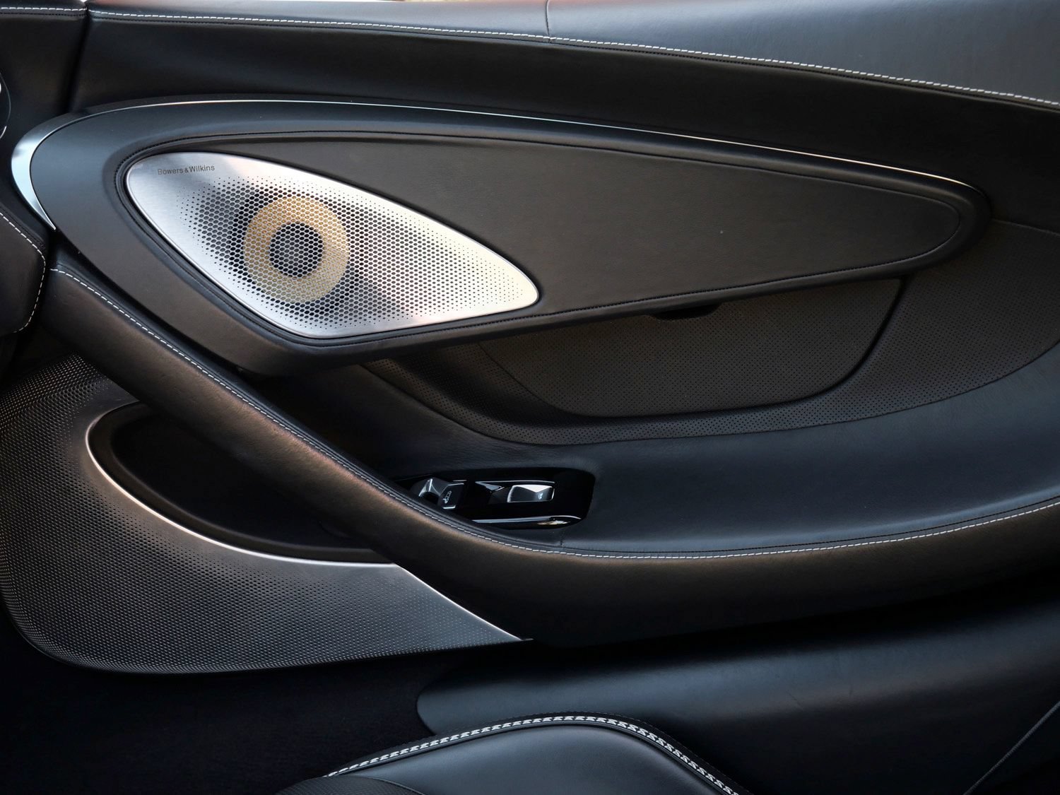 Used 2023 McLaren GT RWD image 19
